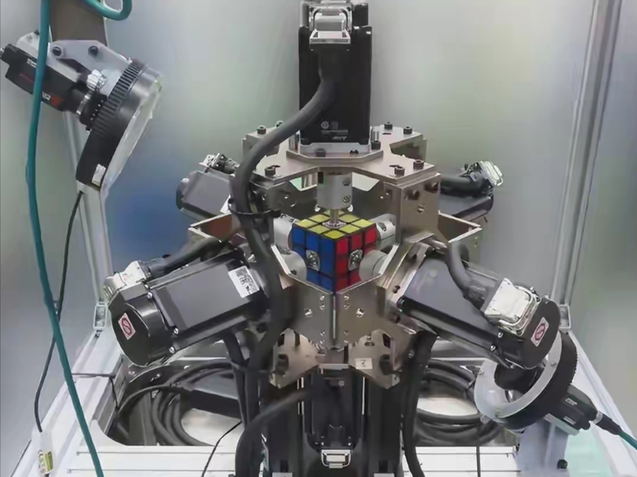 The industrial giant 'Versailles' only needs a Rubik's Cube, and the drone's multi rotor can be integrated into the fuselage, revealing the future at the Industrial Fair